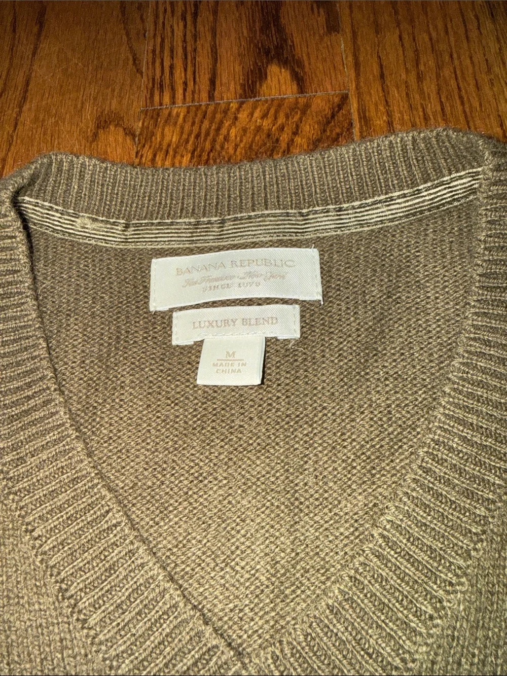 Banana republic men’s brown sweater vest size medium NWOT